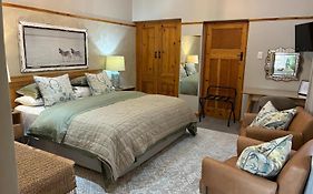Luxury And Homely Stay