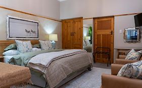 Luxury And Homely Stay